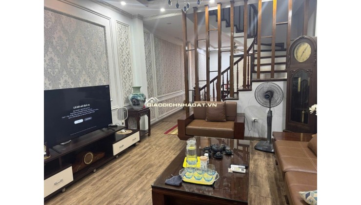 Bán nhà Nguyễn Văn Huyên 40m2x6T,  sát ô tô tránh, kinh doanh đỉnh, chỉ 15 tỷ