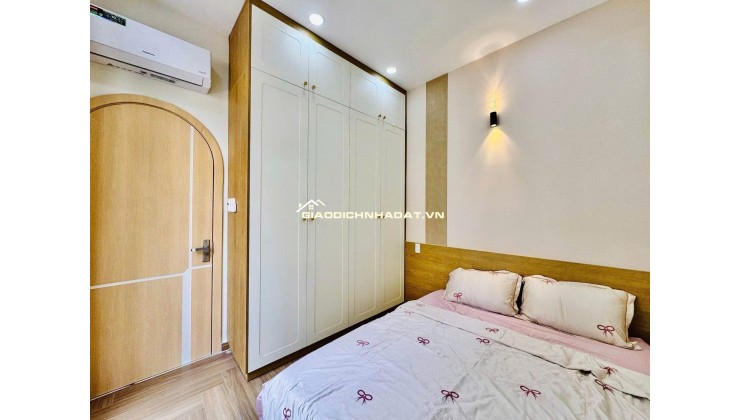 Nhà mới xây, nội thất sang trọng, chỉ cần xách vali vào ở