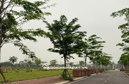 Thanh lý lô đất 100m2 gần Đại học Quốc Gia, khu vực trung tâm Hòa Lạc. Phù hợp xây trọ, đầu tư sinh lời, kết nối Metro 5 – Quốc Lộ 21. Liên hệ xem