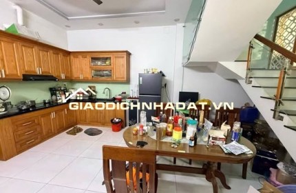 + BÁN NHÀ LÊ VĂN KHƯƠNG QUẬN 12
+ Dt : 4.4m x 15m 63m2
+ Kc : 3 tầng 3pn
+ Giá : 7 Tỷ