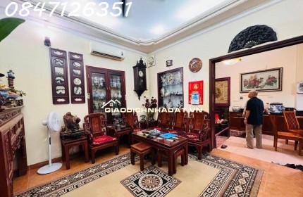 Nhà đẹp phố Cầu Giấy 54m 4T, MT 6.5m, Dân xây cực chắc, 13.9 tỷ