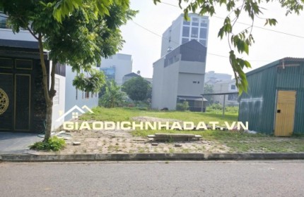 Tôi bán nhanh lô đất 100,1m2 full thổ tại Phú Cát, Hà Nội, sổ đỏ, đường oto tránh nhau, giá 3 tỷ