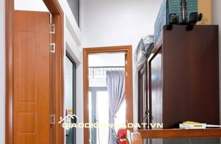  NHÀ ĐEP Q4. CAN GOC MAT TIEN DUONG SO. 2 TANG . CHI 5 TY NHINH