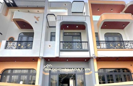 Cơ hội sở hữu nhà mới xây 2 tầng ngay trung tâm Bến Lức !