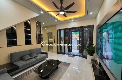 Cần bán  Trung tâm Long Biên ,Nguyễn Văn Cừ  ,nhà mới đẹp ở ngay 
+ 60m² thang máy xịn , full nội thất, Nhỉnh 12  
+ Lô góc thoáng vĩnh viễn