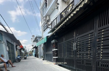 CHI 5. x TỶ- NHÀ 3 TẦNG- GẦN hOÀNG QUỐC VIỆT- HXH 6M- NGANG 5.5M- 2 LẦU- HOÀN CÔNG.