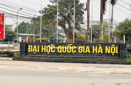 ĐHQG không phải là tiện ích, mà là nguồn tiền. Mỗi mùa nhập học là một làn sóng thuê trọ. Ai có đất gần đây là người thu tiền đều.