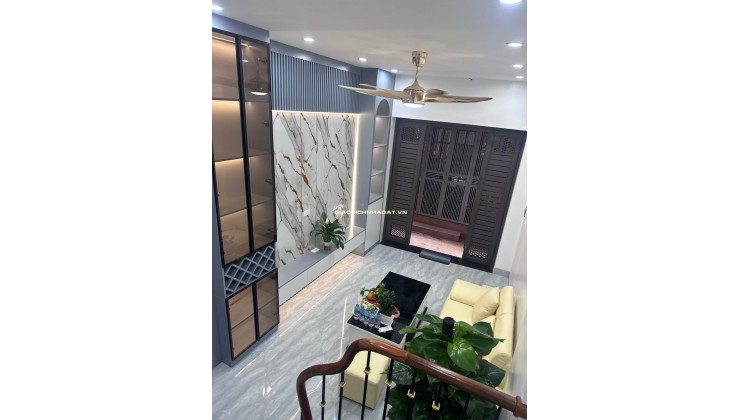 Bán  nhà Hồ Ba Mẫu, quận Đống Đa 6x tỷ ,28m, 3 ngủ , gần đường ô tô , vị trí đẹp, full nội thất, 6x tỷ