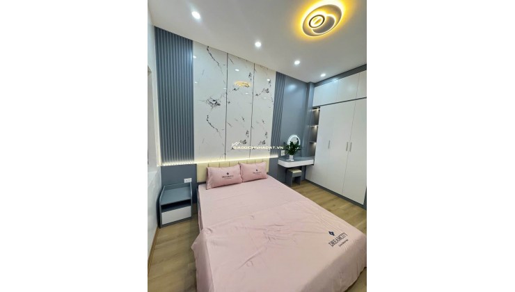 Bán  nhà Hồ Ba Mẫu, quận Đống Đa 6x tỷ ,28m, 3 ngủ , gần đường ô tô , vị trí đẹp, full nội thất, 6x tỷ