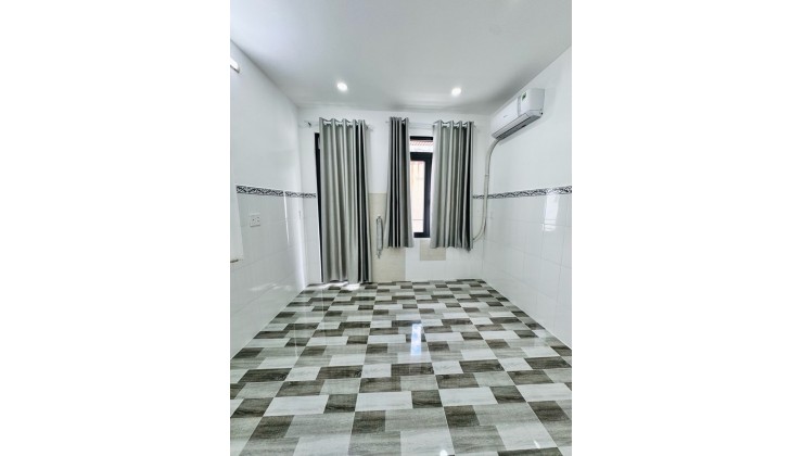 HIẾM - 3TẦNG MỚI ĐẸP - 5PHÒNG - GẦN CHỢ VÕ THÀNH TRANG - SỔ VUÔNG NỞ HẬU - 7.1TỶ. 