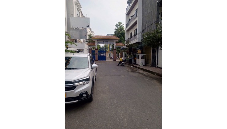GÀ ĐẺ TRỨNG VÀNG PHÚ NHUẬN – CHDV 7 PHÒNG – HẺM Ô TÔ
