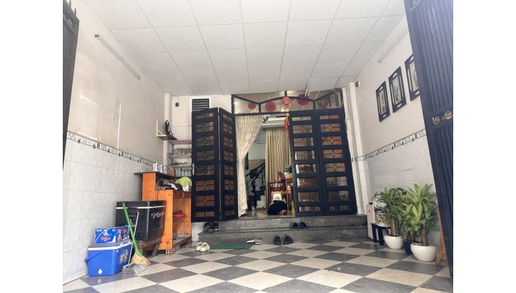 Nhà phố 3 tầng, 3 mặt tiền, hẻm ô tô, ngay tháp nước cầu Điện Biên Phủ