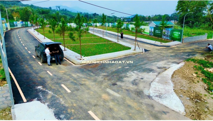 Tôi cần bán mảnh đất đẹp 100m2, mặt tiền 5,97m, đường rộng 15m tại Phú Cát, Hà Nội, giá 2,2 tỷ.