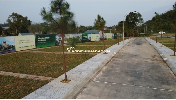 Tôi cần bán mảnh đất đẹp 100m2, mặt tiền 5,97m, đường rộng 15m tại Phú Cát, Hà Nội, giá 2,2 tỷ.