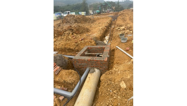 Tôi cần bán mảnh đất đẹp 100m2, mặt tiền 5,97m, đường rộng 15m tại Phú Cát, Hà Nội, giá 2,2 tỷ.