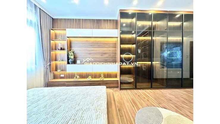 8.6 tỷ nhà Đội Cấn, 6 tầng thang máy,  dân xây ở luôn, sổ chính chủ