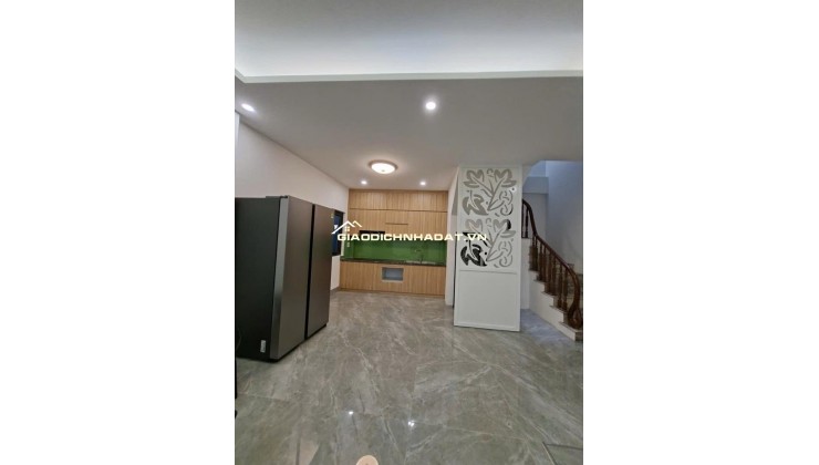 BÁN NHÀ - ĐỨC GIANG - VIỆT HƯNG - NHÀ 5 TẦNG DÂN XÂY CHẮC CHẮN - MẶT NGÕ Ô TÔ THÔNG - KINH DOANH TỐT - 30M - NHỈNH 7 TỶ