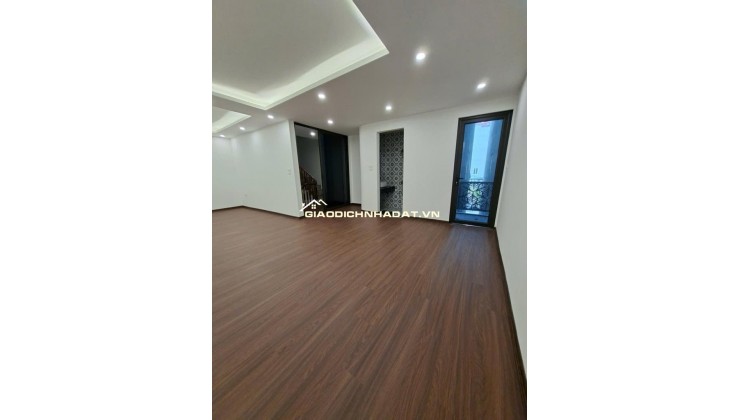 BÁN NHÀ - ĐỨC GIANG - VIỆT HƯNG - NHÀ 5 TẦNG DÂN XÂY CHẮC CHẮN - MẶT NGÕ Ô TÔ THÔNG - KINH DOANH TỐT - 30M - NHỈNH 7 TỶ