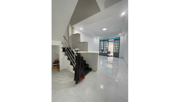 BÁN NHÀ 3 TẦNG, BÌNH CHÁNH, HẺM 8M, GẦN BẾN XE MIẾN TÂY, 56 M² (4X14), 4.X TỶ.