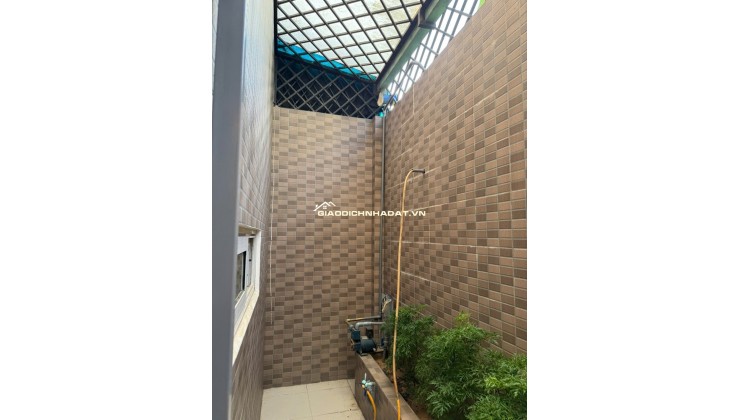 Bán nhà siêu đẹp 5x20m 1 trệt 3 lầu sân thượng MT Trịnh Quang Nghị Bình Chánh