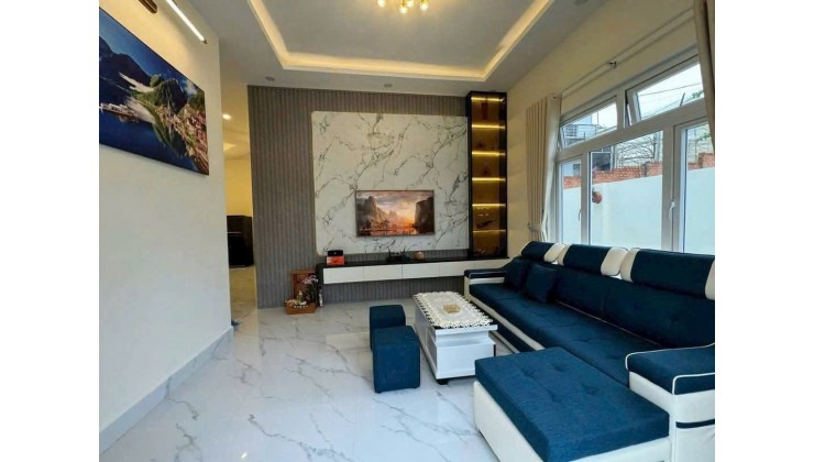 Villa sân vườn mái thái đẹp mới mẻ . Gần nhiều khu du lịch lớn
