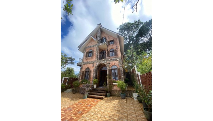 Bán căn Villa đồng quê Châu Âu, dưới rừng thông đại ngàn