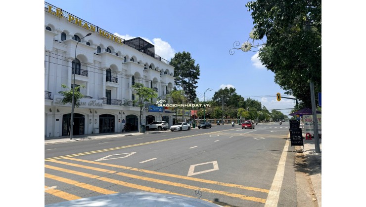 CẦN BÁN: Nhà phố 1 trệt 3 lầu, 4,7 tỷ, liền kề Vincom TP Tây Ninh, NH hỗ trợ vay 70% lãi suất ưu đãi