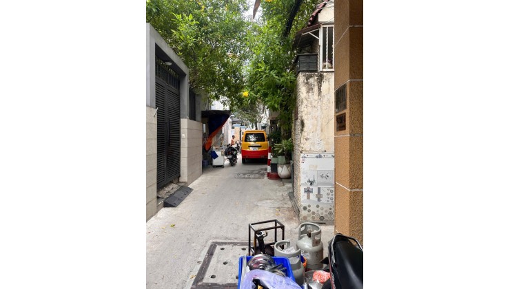 Nhà phố 3 tầng, 3 mặt tiền, hẻm ô tô, ngay tháp nước cầu Điện Biên Phủ