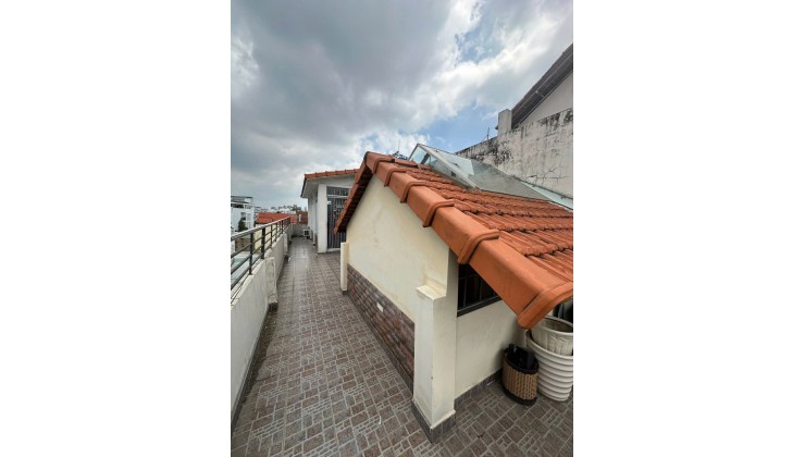 Nhà phố 3 tầng, 3 mặt tiền, hẻm ô tô, ngay tháp nước cầu Điện Biên Phủ