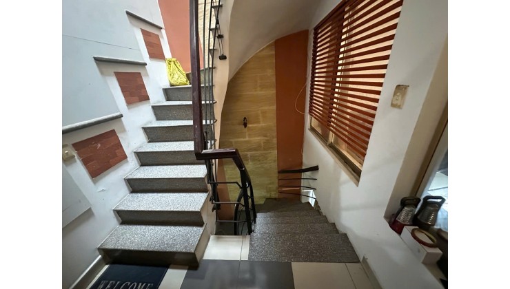Nhà phố 3 tầng, 3 mặt tiền, hẻm ô tô, ngay tháp nước cầu Điện Biên Phủ