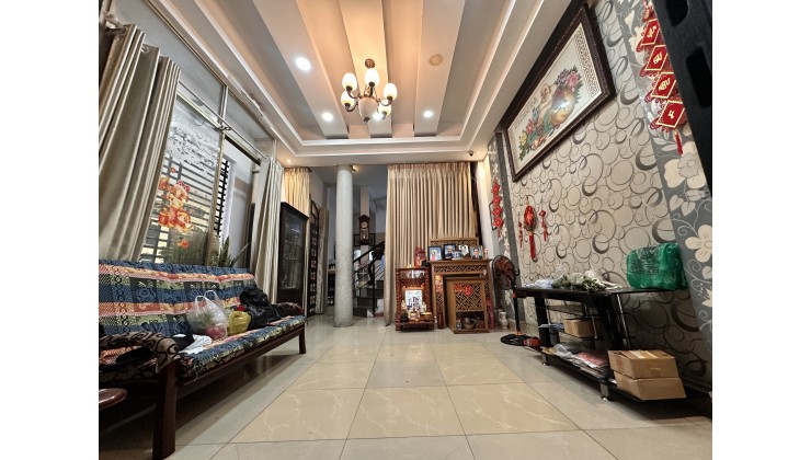 Nhà phố 3 tầng, 3 mặt tiền, hẻm ô tô, ngay tháp nước cầu Điện Biên Phủ