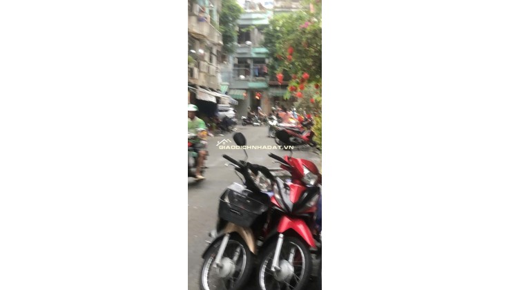 BÁN GẤP NHÀ BÀ HẠT Q10 GẦN ĐƯỜNG XE HƠI CÁCH VÀI BỨOC CHÂN. LH:0909304773