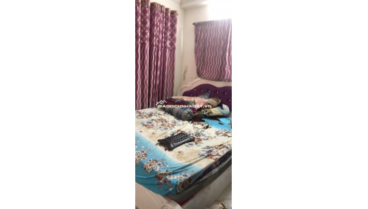 BÁN GẤP NHÀ BÀ HẠT Q10 GẦN ĐƯỜNG XE HƠI CÁCH VÀI BỨOC CHÂN. LH:0909304773