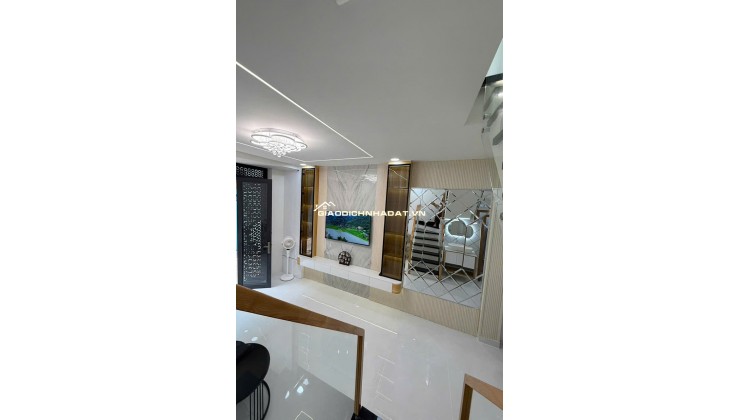 SIÊU PHẨM QUẬN TÂN PHÚ KẾ BÊN ĐẦM SEN, HXH CÁCH 1 CĂN RA MT – 40M2 NHỈNH 6TỶ LH:0965547748.