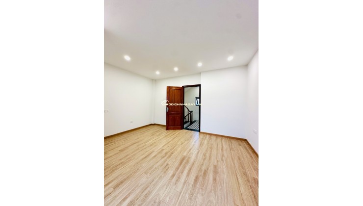 NHÀ PHỐ THACH BÀN Ô TÔ ĐỖ CỬA NGÀY ĐÊM  KINH DOANH VĂN PHÒNG  CÒN SÓT LẠI  GIÁ CHỈ NHỈNH 9 TY