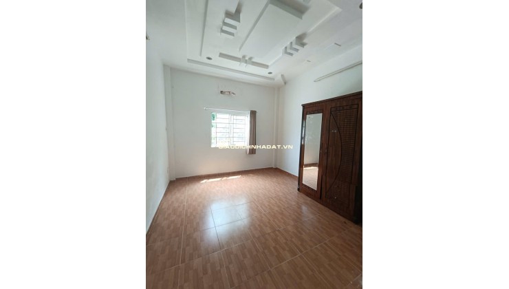 TÌM ĐÂU RA NHÀ 3 TẦNG ĐẸP - SÁT PHẠM VĂN ĐỒNG - CHỈ 8.6 TỶ