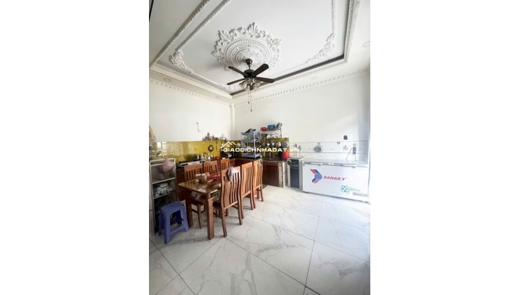 BÁN NHÀ TẠI BÌNH HƯNG HOÀ A. DT 87M2 SHR CHỈ 8.3 TỶ. LH: 0902950730 KHANH.