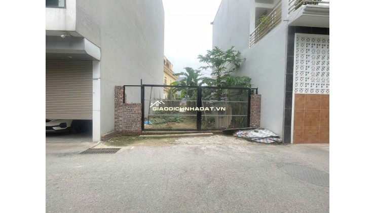 chính chủ bán đất, gần trường học, vị trí đẹp để kinh doanh