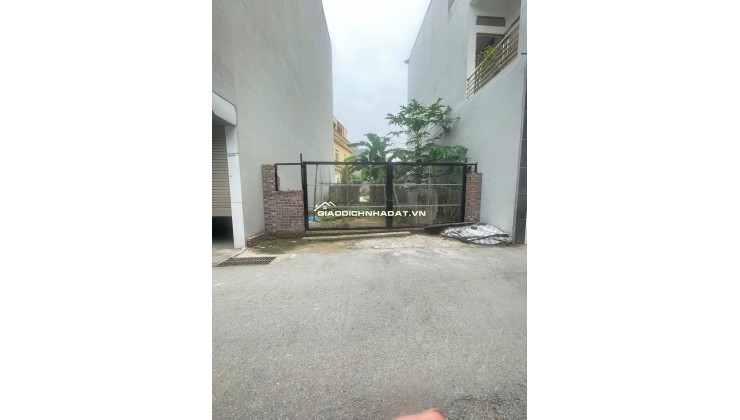 chính chủ bán đất, gần trường học, vị trí đẹp để kinh doanh