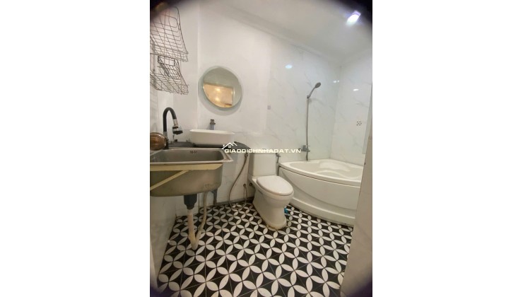 CHO THUÊ CĂN HỘ FULL Tiện ích hẻm 212B Nguyễn Trãi, Quận 1, Ms. Diệu – 0961444638