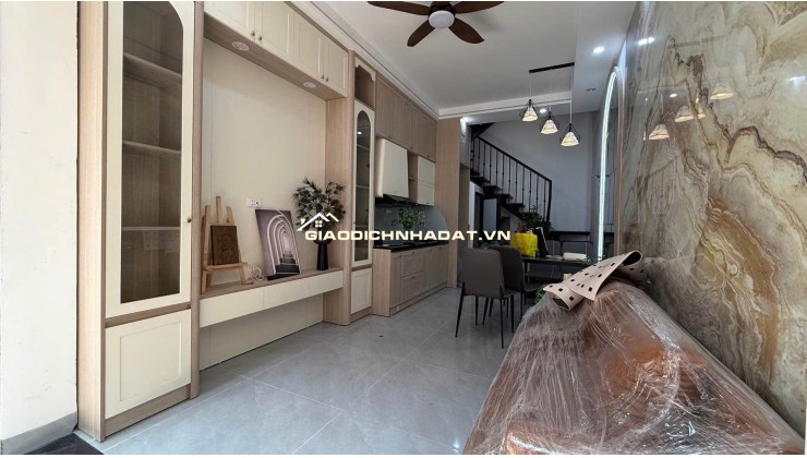 Cực hiếm nhà Xuân Thủy gần 40m2x6T, 2 thoáng , ngõ VF3 thông, nhỉnh 11tỷ