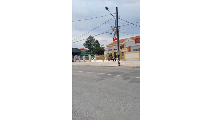 CC BÁN GẤP NHÀ C4, KHU ĐẤT ĐANG LÀM XƯỞNG CƠ KHÍ, GẦN 2500M2 SÁT MT835, CHỈ 14 TỶ. LH:0909327086.