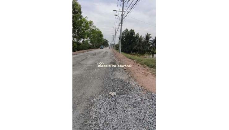 BÁN ĐẤT VƯỜN BÌNH CHÁNH - DT 30X81 NỞ HẬU, MẶT TIỀN LỚN - MUA ĐẦU TƯ HỢP LÝ. LH:0983140149.