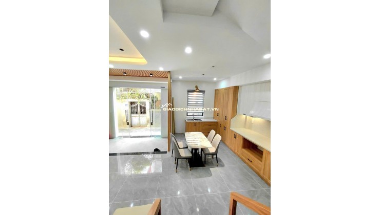 Siêu phẩm nhà đẹp Vũ Chí Thắng 4 tầng mặt tiền 6m