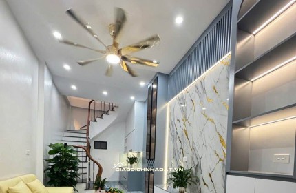Bán  nhà Hồ Ba Mẫu, quận Đống Đa 6x tỷ ,28m, 3 ngủ , gần đường ô tô , vị trí đẹp, full nội thất, 6x tỷ