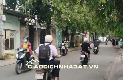 Bán nhà 1 trệt 1 lầu mặt tiền DT42, Đông Thạnh Hóc Môn tiện kinh doanh