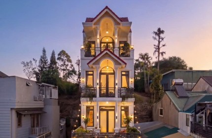 Nhà 4 lầu xây đẹp mới và tâm huyết , ngay ngã 5 đại học tiện ích đầy đủ khu đáng sống