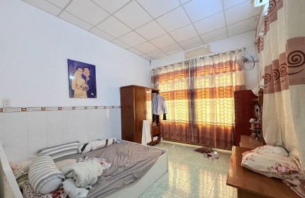 Nhà đẹp đầu tư , cách CV gò vấp 100 m , chợ trường thuận tiện