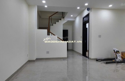 Bán Nhà 3 tầng Nguyễn Thiện Thuật sát chợ Đêm * Cách biển Trần Phú : 250m *
-Giá : 12 tỷ - LH: 0905.724.084 Ngọc Bích Land