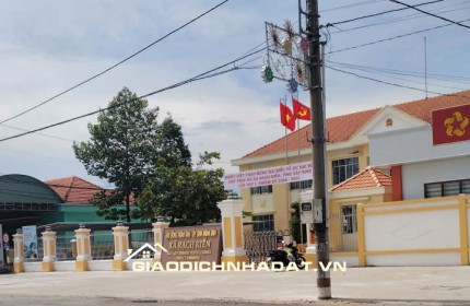CC BÁN GẤP NHÀ C4, KHU ĐẤT ĐANG LÀM XƯỞNG CƠ KHÍ, GẦN 2500M2 SÁT MT835, CHỈ 14 TỶ. LH:0909327086.